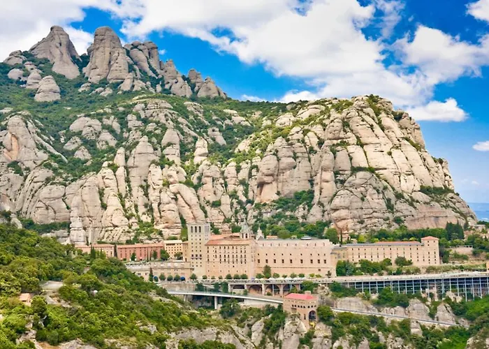 Catalunya Casas Spacious, Sublime Villa just 15km to Barcelona!