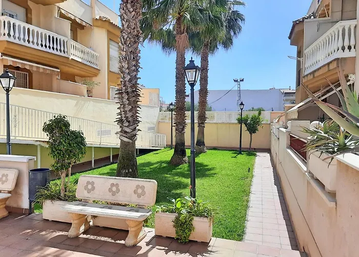 Apartamento playero con vistas a la montaña