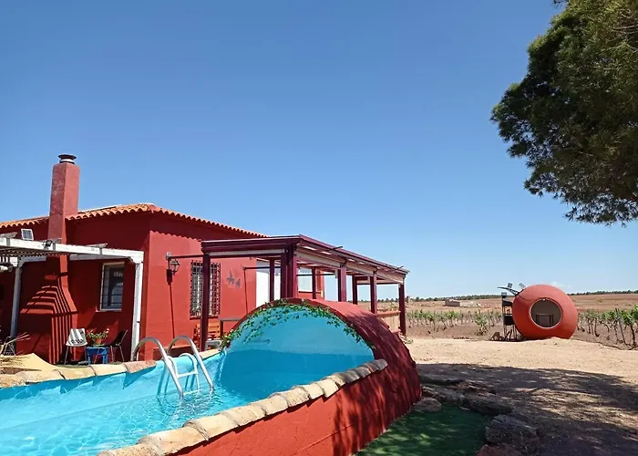 Casita de campo con vistas a una laguna