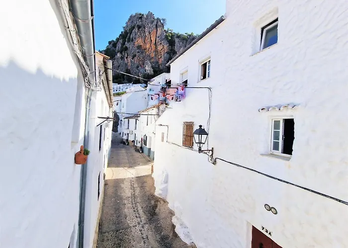 EL BÚCARO. Las Puertitas Rojas