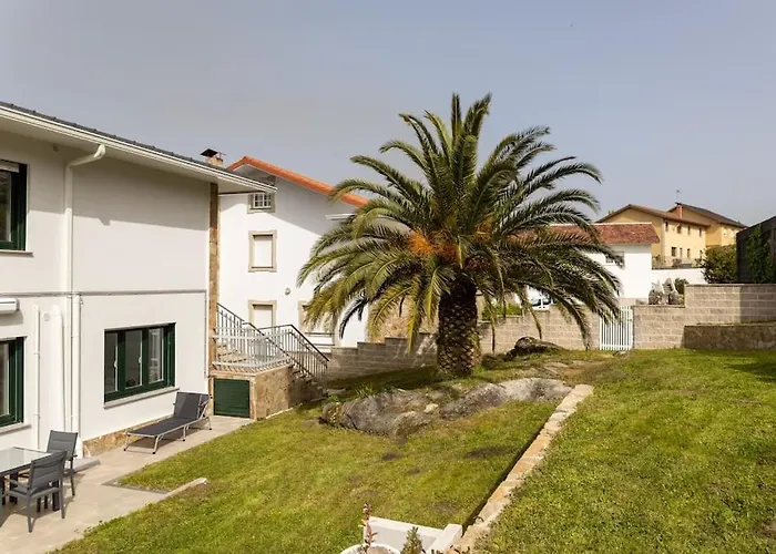 Acogedora vivienda con jardín andando a la playa.