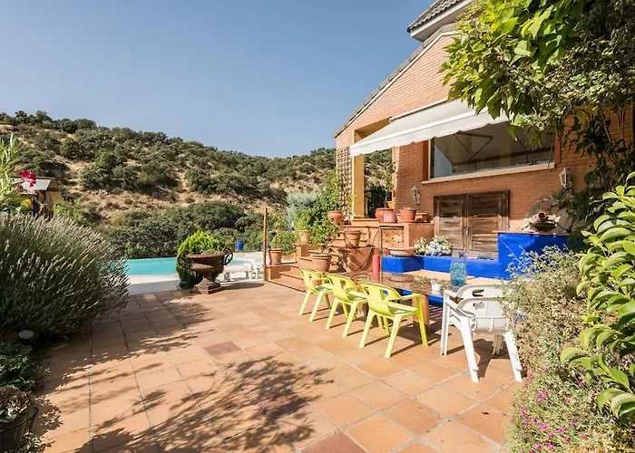 Casa con vistas increíbles, piscina Infinity y jardín con rincones preciosos