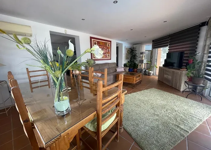 Casa Requesens, Freiligendes Ferienhaus, Komplett Erschlossen