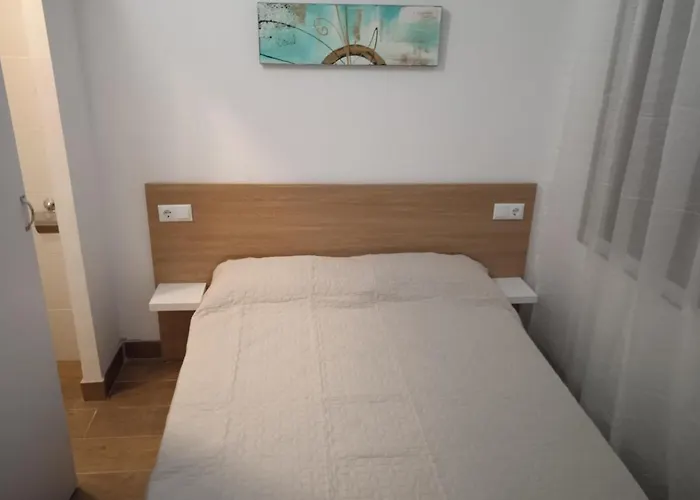 Habitación Económica Con Baño Privado En Pleno Centro De Figueres