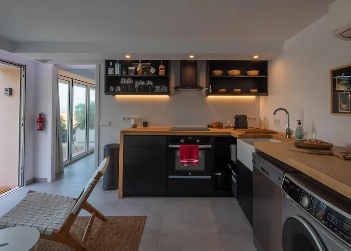 Romantic Modern Apartment Private Swimming Pool 5 Min Walk From Begur Centre