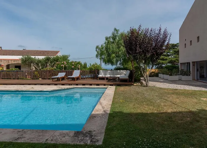 Romantic Modern Apartment Private Swimming Pool 5 Min Walk From Begur Centre