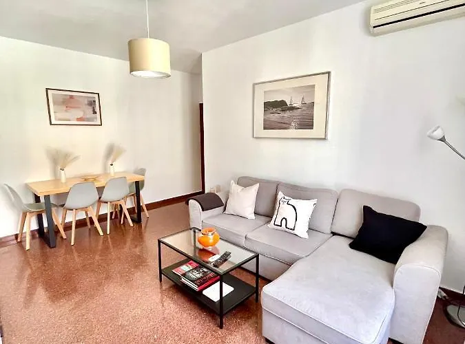 APARTAMENTO VERA, Apartamento de 2 dormitorios con balcón en el centro de Antequera