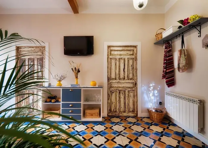 Casa el Tratado, situada en el casco histórico con patio privado