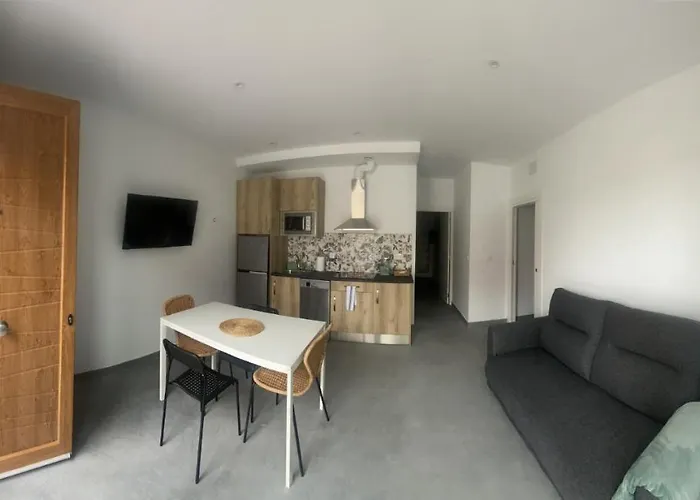 Apartamentos Santamira Street