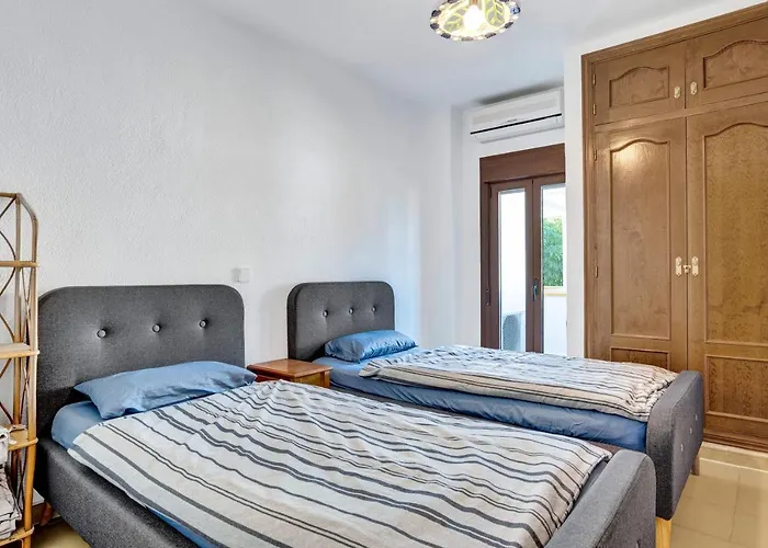 Ruhiges Eckreihenhaus Mit Pool In La Sella Zarzas One Denia