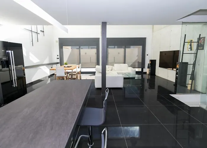 Casa Bulevar - Exclusiva casa muy moderna en zona tranquila