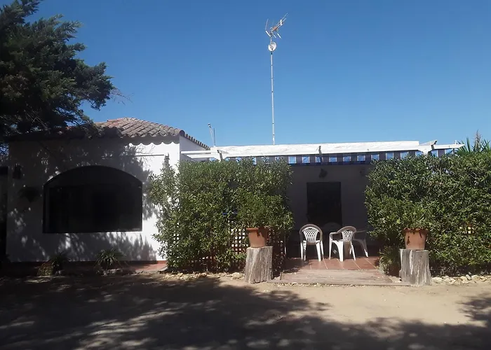 En Finca Las Dunas dos Chalets con jacuzzis en primera linea de playa , uno de 4 dormitorios y otro de 2 dormitorios, Llama al Seiscientos veintisiete Cuatrocientos diecisiete Trescientos noventa y ocho