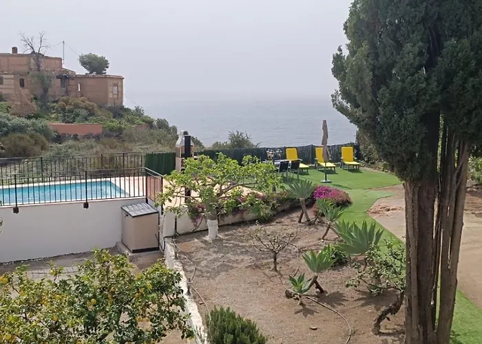 La Torrecica, con carácter andaluz y magníficas vistas al mar y Sierra Nevada
