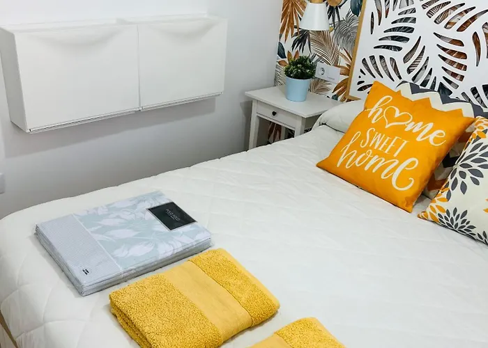 APARTAMENTO NUEVO CÉNTRICO en PRIMERA Línea de playa con vistas al Mar, Piscina, aire acondicionado y wifi
