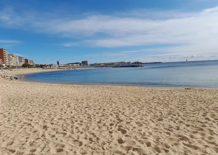 Apartamento con piscina junto a la playa