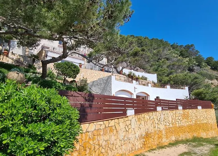 Villa Transatlantique En Premiere Ligne De Mer Dite Villa Esmeralda