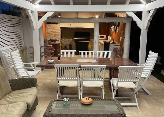 1 Habitación Grande con baño privado frente a la piscina, No es la casa completa,1cama king size