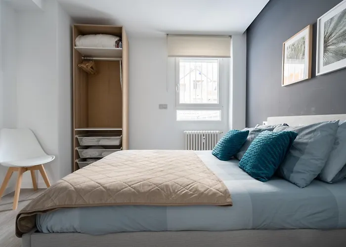Apartamento Manola con terraza junto al Corte Inglés