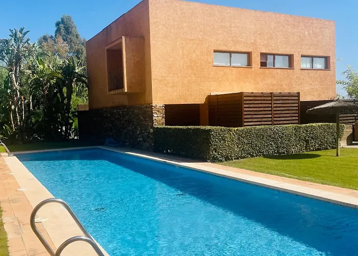 Preciosa Casa de diseño ideal para familias