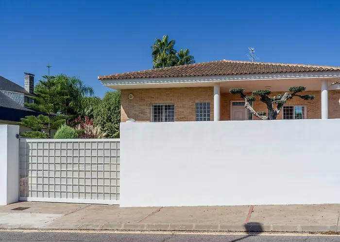 Casa Chalet Villa con piscina, jardín y aire acondicionado cerca de Valencia en La Eliana-L'Eliana