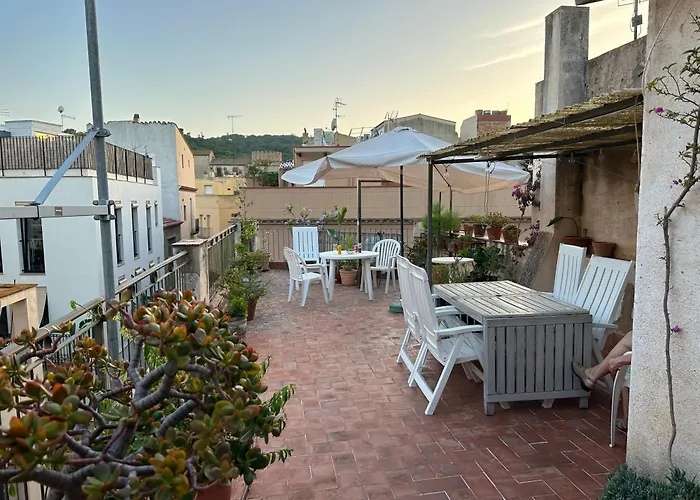 Notaria-Apartamento Y Estudio En Casco Antiguo, Al Lado De Playa, Rambla Y Monasterio, Con Acceso A Terraza Ajardinada