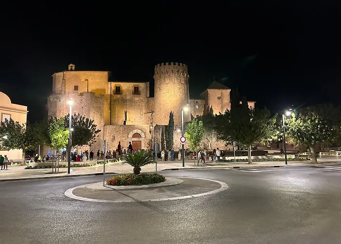 Notaria-Apartamento Y Estudio En Casco Antiguo, Al Lado De Playa, Rambla Y Monasterio, Con Acceso A Terraza Ajardinada
