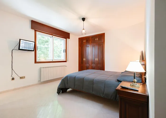 Casa Bella Lalin- 4 Double Bedroom Galician Country Home!
