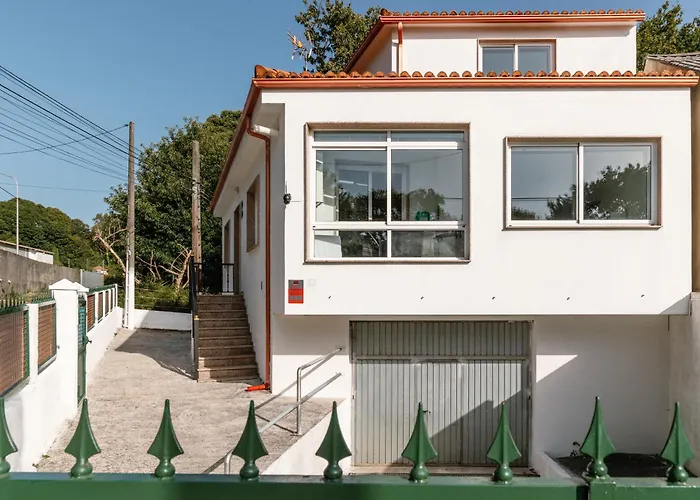 Casa Bella Lalin- 4 Double Bedroom Galician Country Home!