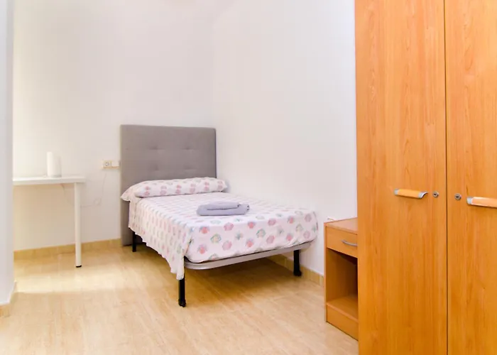 Apartamento de 4 dormitorios muy céntrico en San Juan Pueblo a tan sólo 2,5 km de la playa de San Juan y Muchavista