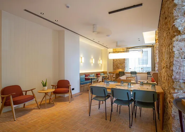 Port Plaza Apartments