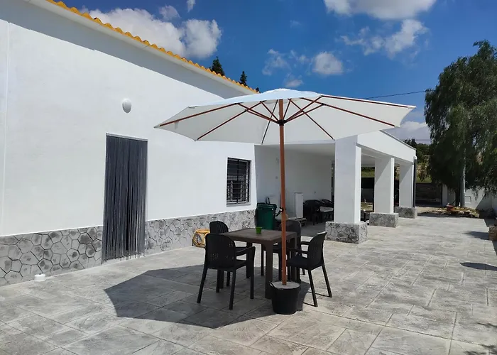 Casa rural con piscina climatizada y barbacoa a 10 km de Alicante y playas, 3000 m2 de terreno
