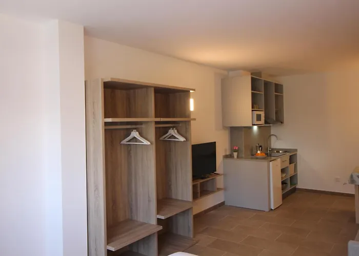 Apartamentos Turísticos Pontepedriña by Bossh! Hotels