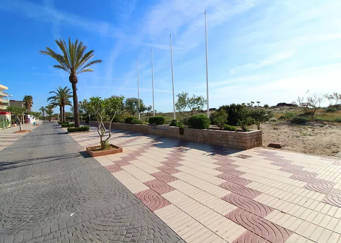 Global Properties, Moderno apartamento con piscina y terraza en la playa de Canet