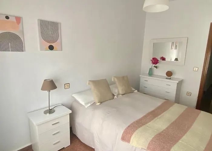 APARTAMENTO VERA, Apartamento de 2 dormitorios con balcón en el centro de Antequera