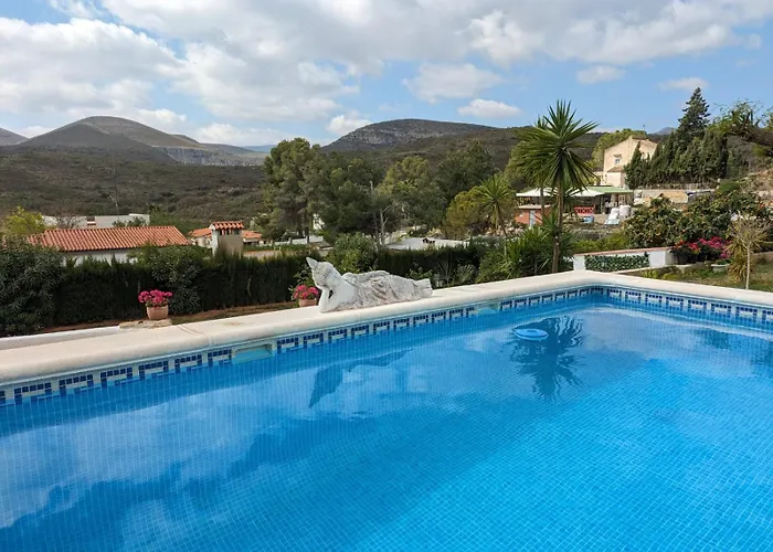 Chalet con piscina, barbacoa y jacuzzi en Valencia