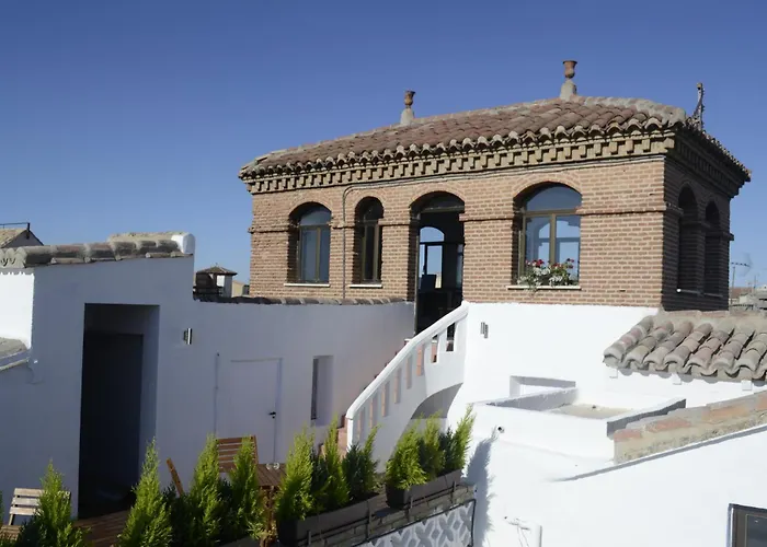 Oasis Backpackers' Toledo Hostel