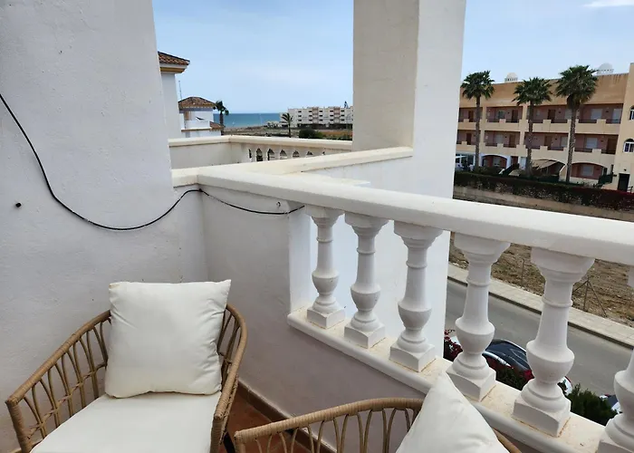 Triplex Adosado de cuatro dormitorios de esencia marítima a 2 minutos de la playa!