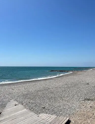 Acogedor apartamento en la playa con WIFI y AACC