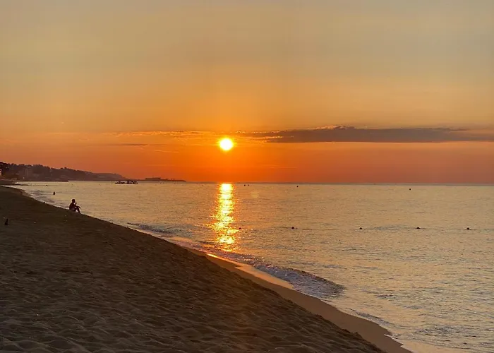 Beautiful Apartment 5 Minutes Walk To The Beach