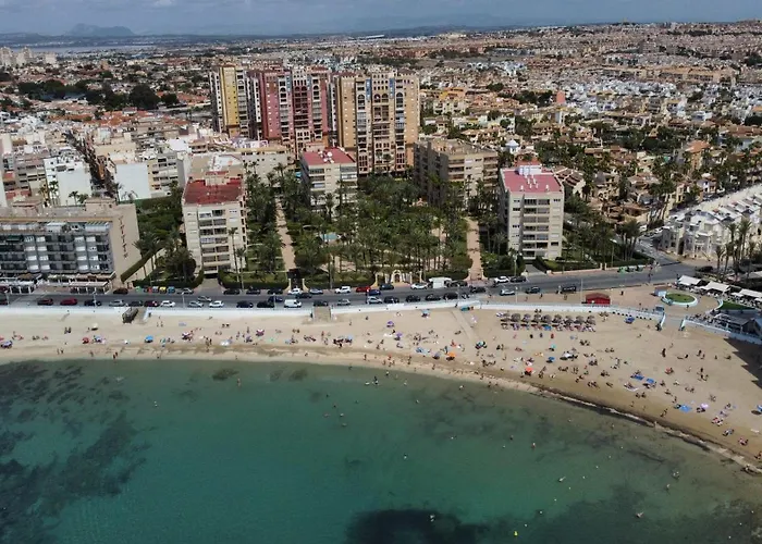Cozy 2 bedroom apartment near Los Locos Beach