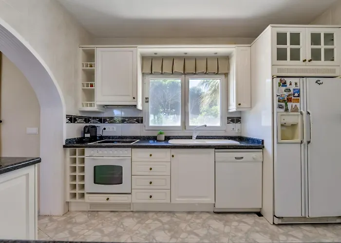 Villa FORTUNA - Apartamentos у Estudios para vacaciones con territorio y piscina común, Calpe