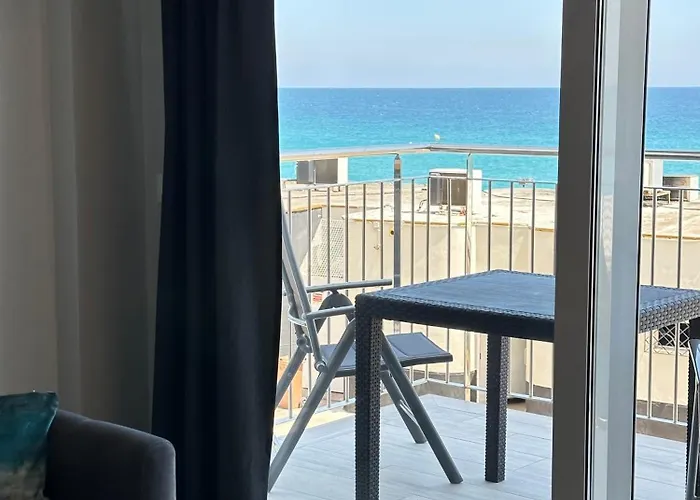 Estudio Con Impresionantes Vistas Al Mar