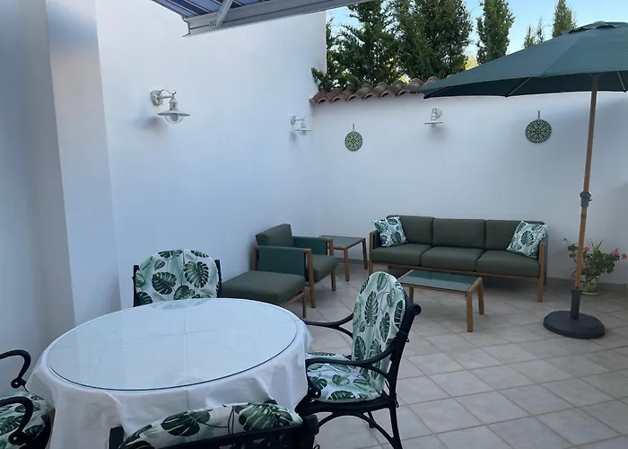 Casa Azahar Centrally Located 2 Bedroom Apartment