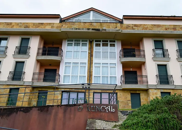 Apartamentos Playa de las Catedrales 3000