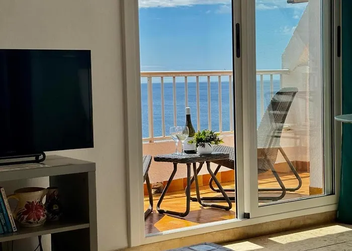Charming Sea Front 3 Bedroom Apartment - Incredible Views!