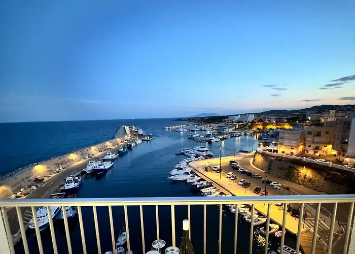 Charming Sea Front 3 Bedroom Apartment - Incredible Views!