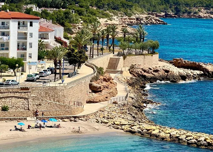 Charming Sea Front 3 Bedroom Apartment - Incredible Views!