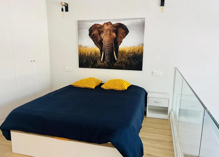Loft 007 con jardin, piscina, garaje y Netflix