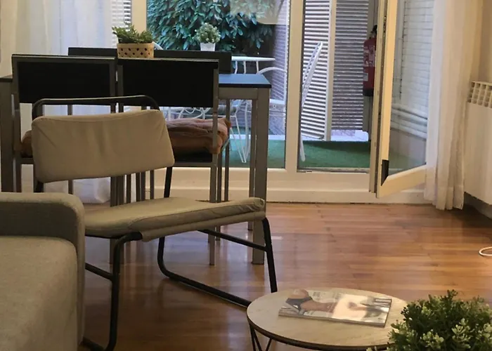 Alojamientos Castellana Jardín 1 y 2 PARKING Y PISCINA GRATIS!!