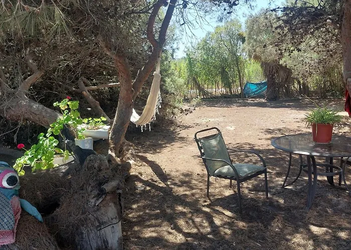 En Finca Las Dunas dos Chalets con jacuzzis en primera linea de playa , uno de 4 dormitorios y otro de 2 dormitorios, Llama al Seiscientos veintisiete Cuatrocientos diecisiete Trescientos noventa y ocho